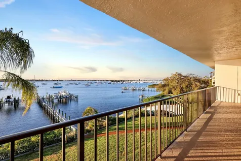 624 Sw Saint Lucie Crescent Stuart FL 34994