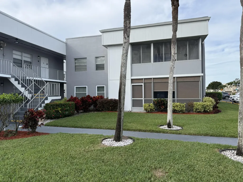 147 Burgundy D Delray Beach FL 33484