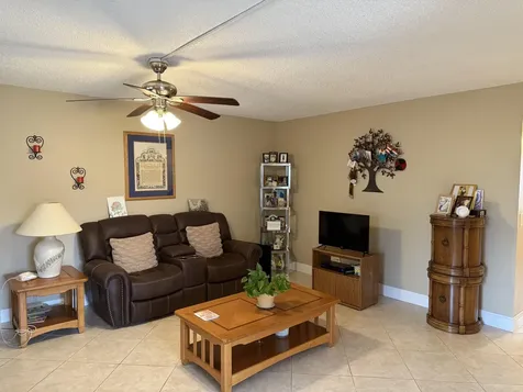 147 Burgundy D Delray Beach FL 33484