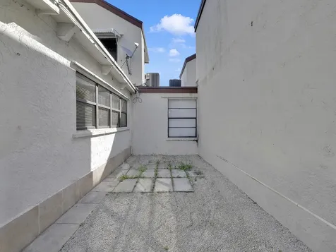 9702 Nw 5th Lane Miami FL 33172