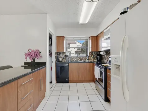 9702 Nw 5th Lane Miami FL 33172