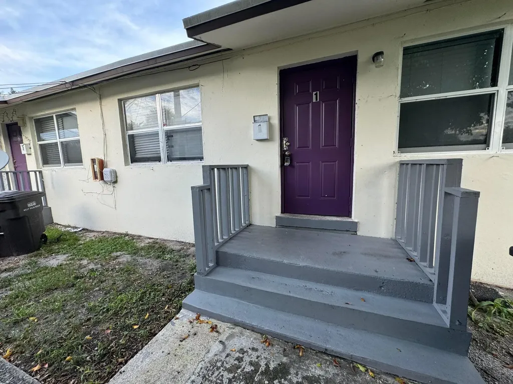 907 8th Street West Palm Beach FL 33401