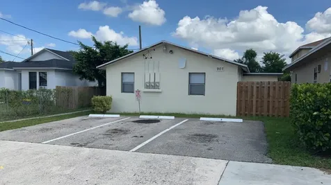 907 8th Street West Palm Beach FL 33401