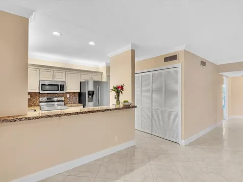 333 SE 20th Avenue Deerfield Beach FL 33441