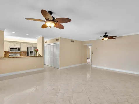 333 SE 20th Avenue Deerfield Beach FL 33441