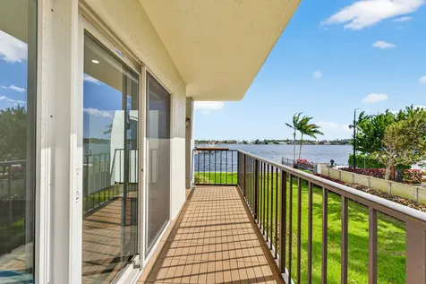 1206 S Lake Drive Lantana FL 33462