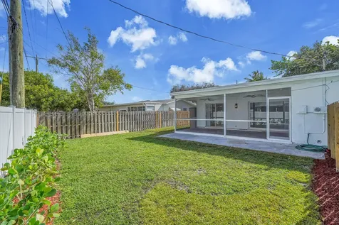 2821 NE 2nd Avenue Boca Raton FL 33431