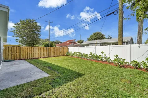 2821 NE 2nd Avenue Boca Raton FL 33431