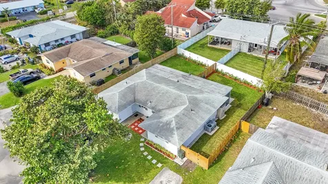 2821 NE 2nd Avenue Boca Raton FL 33431