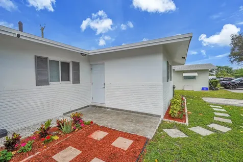 2821 NE 2nd Avenue Boca Raton FL 33431