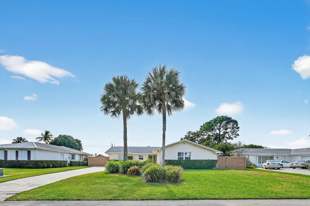 3790 Dogwood Avenue Palm Beach Gardens FL 33410
