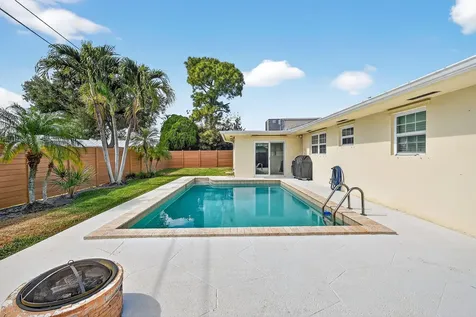 3790 Dogwood Avenue Palm Beach Gardens FL 33410
