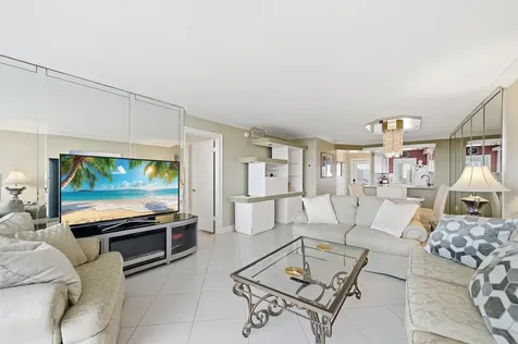 2731 Ne 14th Street Causeway Pompano Beach FL 33062