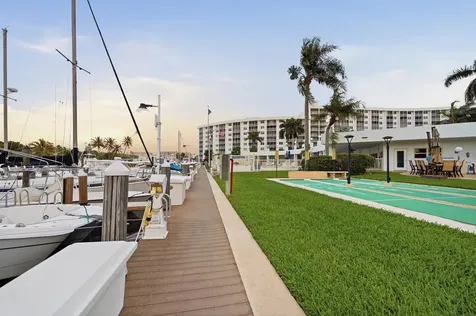 2731 Ne 14th Street Causeway Pompano Beach FL 33062