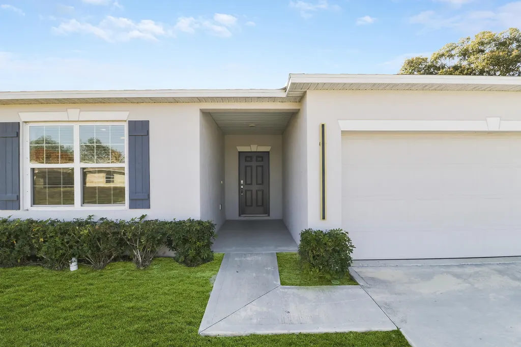 2120 Sw Trenton Port Saint Lucie FL 34984