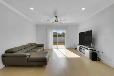 2120 Sw Trenton Port Saint Lucie FL 34984