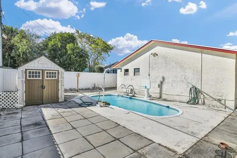 828 Mcintosh Street West Palm Beach FL 33405
