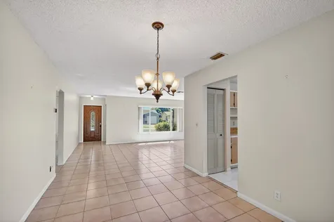 7352 Pine Forest Circle Lake Worth FL 33467