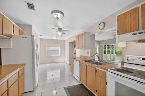 7352 Pine Forest Circle Lake Worth FL 33467