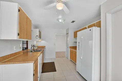 7352 Pine Forest Circle Lake Worth FL 33467
