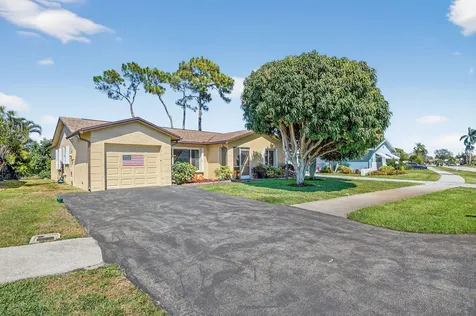 7352 Pine Forest Circle Lake Worth FL 33467