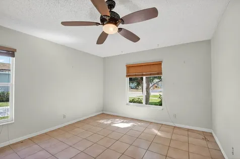 7352 Pine Forest Circle Lake Worth FL 33467