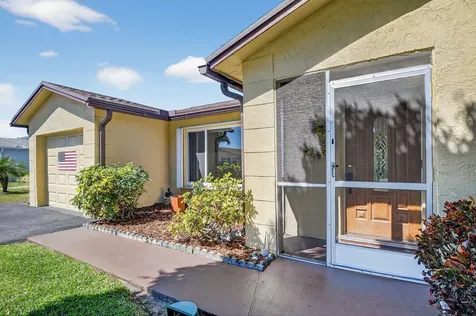 7352 Pine Forest Circle Lake Worth FL 33467