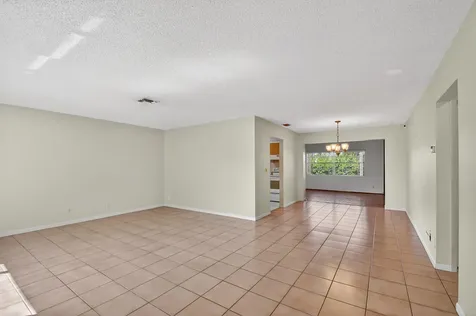 7352 Pine Forest Circle Lake Worth FL 33467