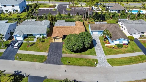 7352 Pine Forest Circle Lake Worth FL 33467