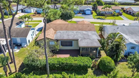 7352 Pine Forest Circle Lake Worth FL 33467