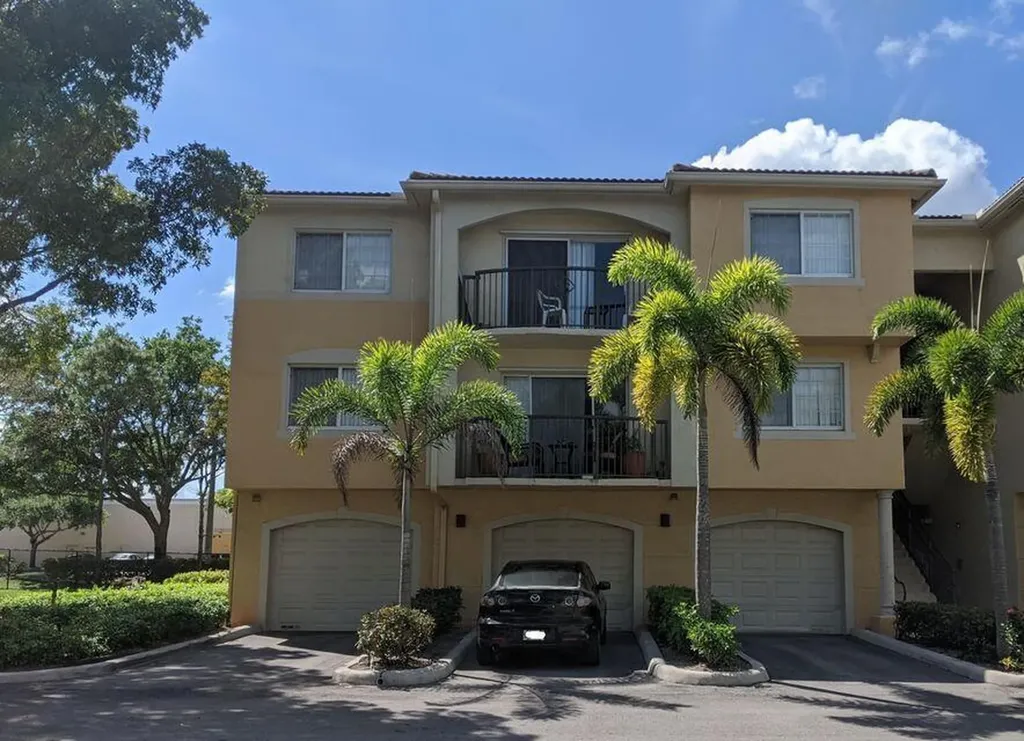 1000 Crestwood Court Royal Palm Beach FL 33411