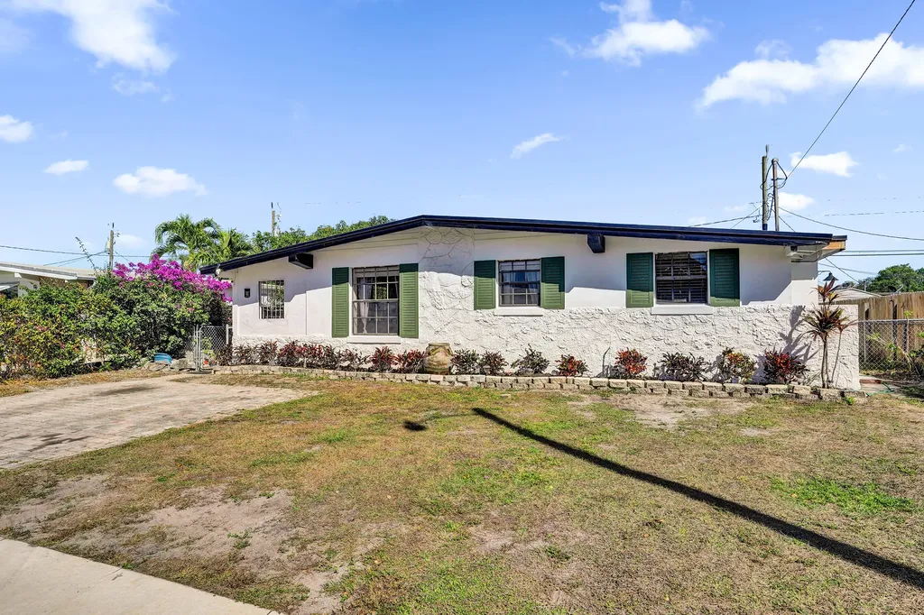 62 Barbados Drive Palm Springs FL 33461