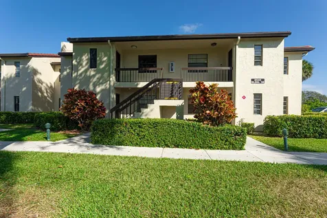 8545 Casa Del Lago Boca Raton FL 33433