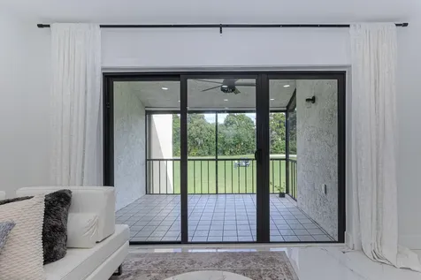 8545 Casa Del Lago Boca Raton FL 33433