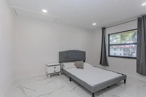 8545 Casa Del Lago Boca Raton FL 33433