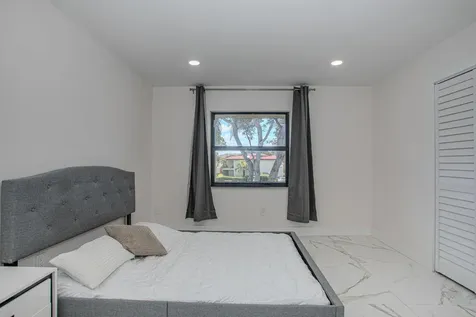 8545 Casa Del Lago Boca Raton FL 33433