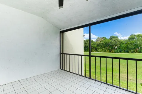 8545 Casa Del Lago Boca Raton FL 33433