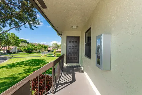 8545 Casa Del Lago Boca Raton FL 33433