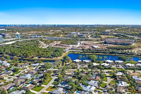 4270 Hazel Avenue Palm Beach Gardens FL 33410