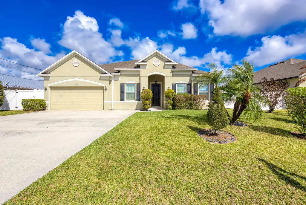 5285 Nw South Delwood Drive Port Saint Lucie FL 34986