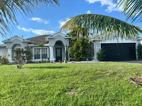 981 SW Mccomkle Avenue Port Saint Lucie FL 34953