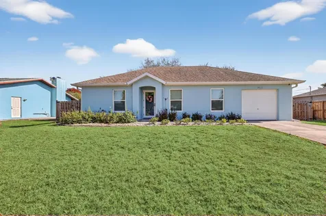 1011 Se Euclid Lane Port Saint Lucie FL 34983