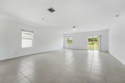 10461 NW Suncrest Loop Port Saint Lucie FL 34987