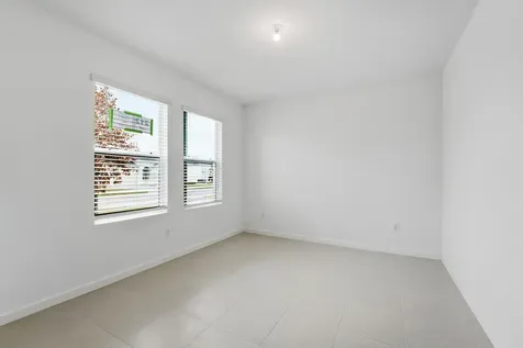 10461 NW Suncrest Loop Port Saint Lucie FL 34987
