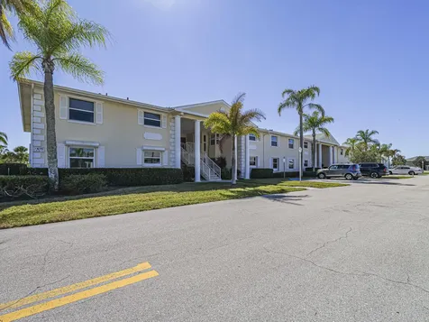 675 W Lake Jasmine Circle Vero Beach FL 32962