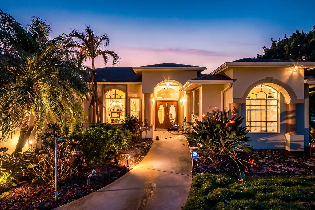 2102 Se Herron Avenue Port Saint Lucie FL 34952