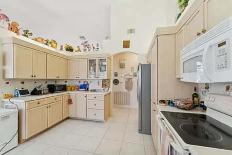 2102 Se Herron Avenue Port Saint Lucie FL 34952