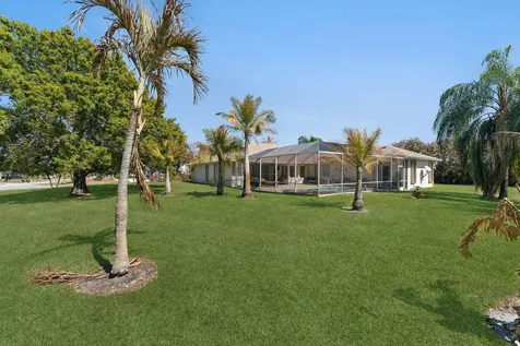 2102 Se Herron Avenue Port Saint Lucie FL 34952
