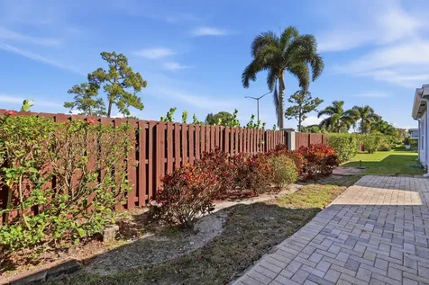 4330 Lucerne Villas Lane Lake Worth FL 33467