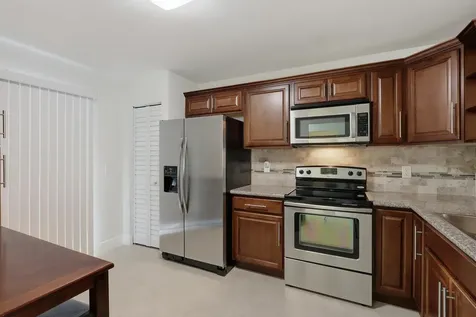 4330 Lucerne Villas Lane Lake Worth FL 33467